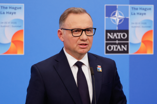 Ba Lan dọa đóng cửa trung chuyển vũ khí Ukraine: Điều gì xảy ra?