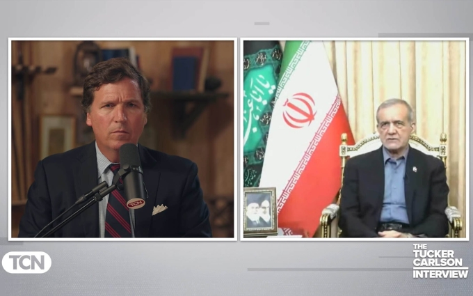 Tổng thống Iran trong cuộc phỏng vấn với Tucker Carlson. Ảnh: TCN