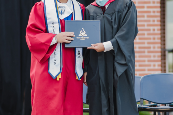 Van Houston Academy: Hỗ trợ học bổng cho nhiều học viên