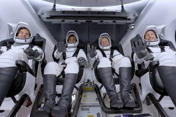 Tàu SpaceX đưa 4 phi hành gia tư nhân về Trái Đất