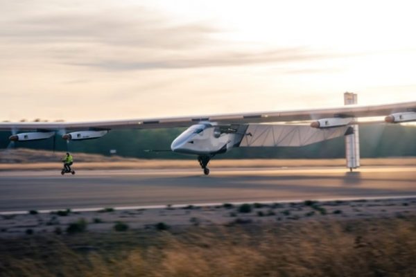 Drone năng lượng mặt trời: Bay liên tục 90 ngày không ngừng
