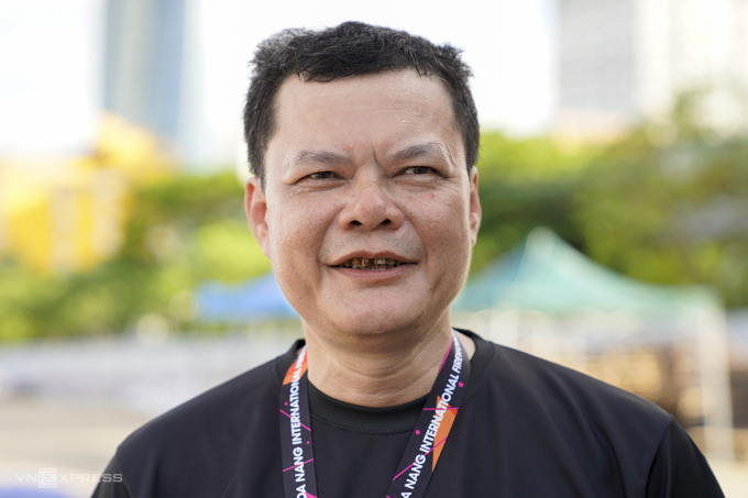 Đại tá Trần Thanh Sơn cho biết các kỹ sư nhà máy luôn ấp ủ được trình diễn pháo hoa do chính Việt Nam sản xuất tại sân chơi Lễ hội pháo hoa quốc tế Đà Nẵng. Ảnh: Nguyễn Đông