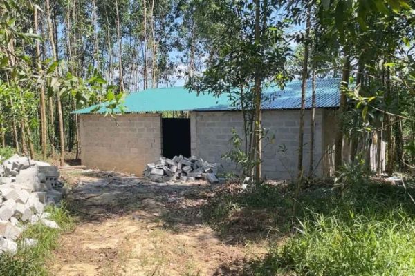 Xây chuồng trại chờ đền bù dự án đường sắt cao tốc