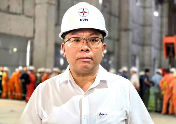 Ông Phạm Hồng Phương, Phó tổng giám đốc EVN, trả lời báo chí, ngày 6/7. Ảnh: Phương Dung