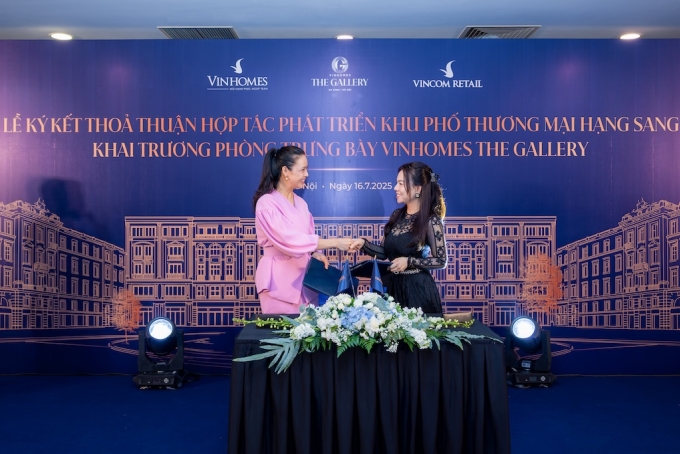 Đại diện Vinhomes và Vincom Retail trao ký kết hợp tác. Ảnh: Vinhomes