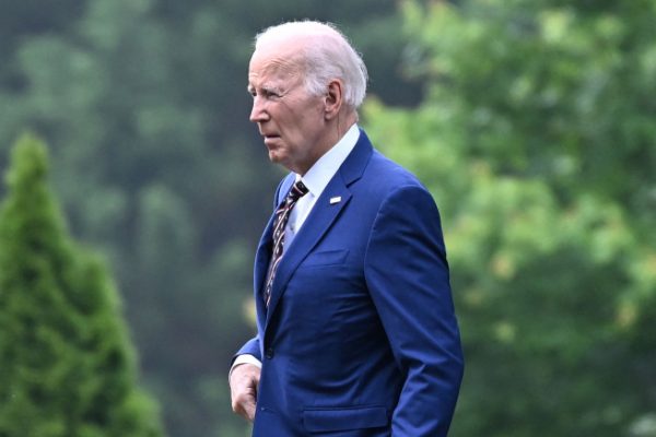 Ông Biden tiết lộ: “Nhiều người gọi xin lời khuyên”