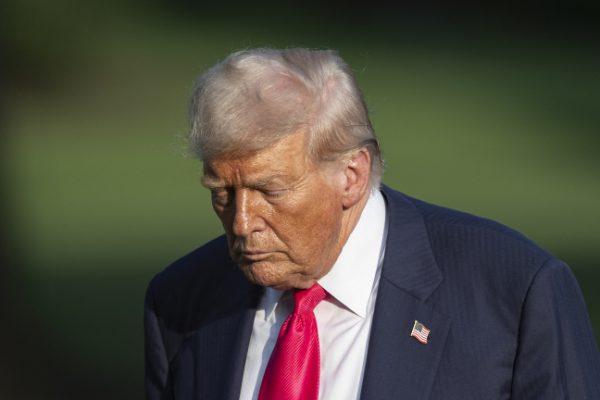 Tỷ lệ phản đối ông Trump cao kỷ lục nhiệm kỳ hai