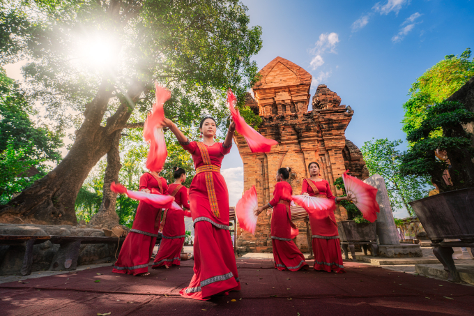 Nha Trang - Khánh Hòa là vùng đất có lịch sử lâu đời và bản sắc văn hoá đặc trưng, thu hút khách du lịch. Ảnh: Hưng Phạm