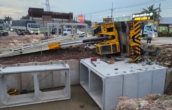 Tai nạn cần cẩu: Sập đè chết công nhân