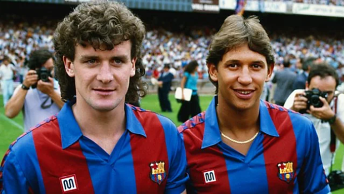 Mark Hughes (trái) và Gary Lineker khi ra mắt Barca, dưới thời HLV Terry Venables năm 1986.