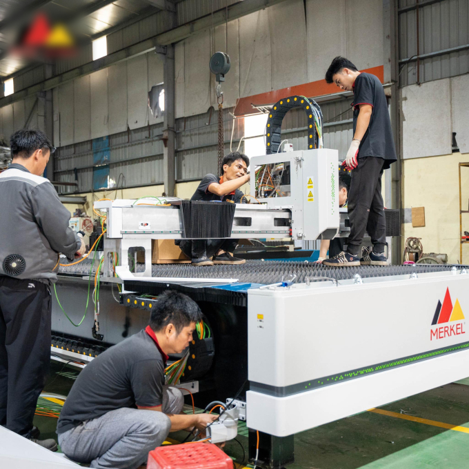 Quy trình lắp đặt máy tại công ty Nam Vượng. Ảnh: Nam Vượng
