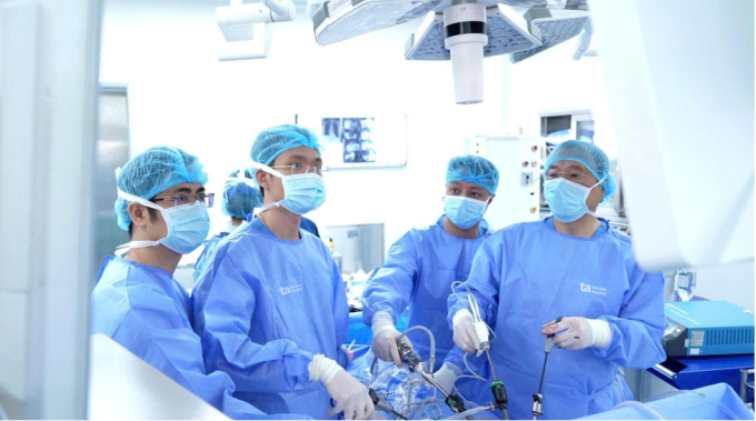 Bác sĩ thực hiện một ca phẫu thuật ung thư dạ dày. Ảnh: Bệnh viện Đa khoa Tâm Anh