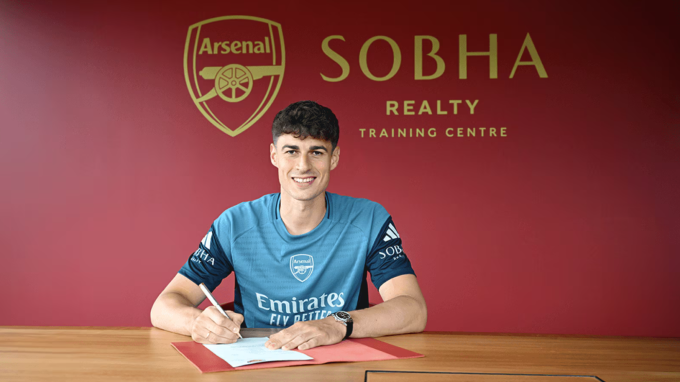 Kepa Arrizabalaga trong ngày ký hợp đồng với Arsenal. Ảnh: Arsenal FC