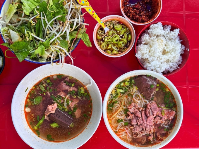 Bún bò cơm nguội. Ảnh: Nguyễn Phong