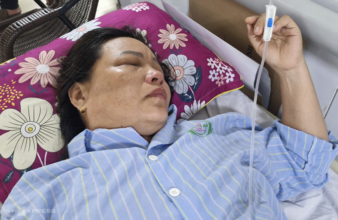 Bà Quý đang điều trị tại Bệnh viện Hữu nghị Đa khoa tỉnh Nghệ An, ngày 14/7. Ảnh: Đức Hùng