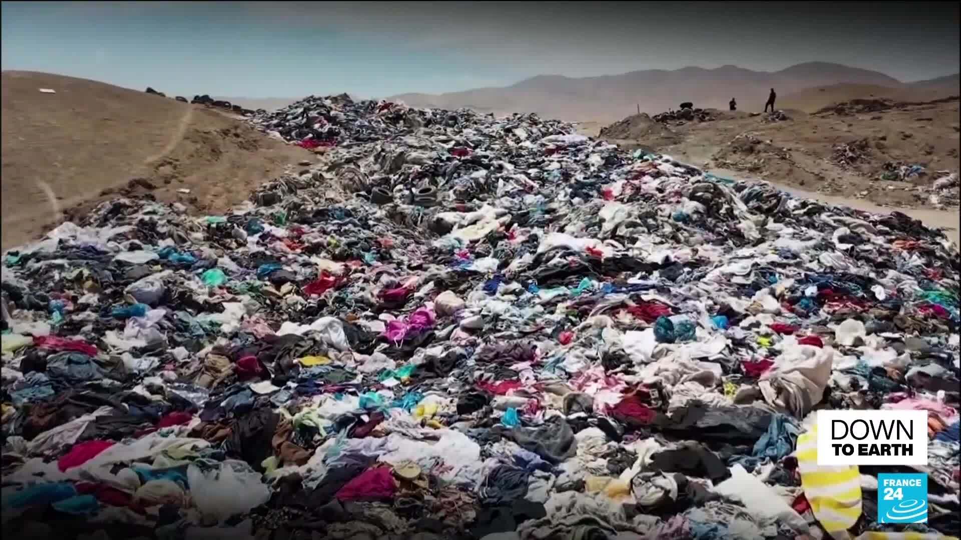 Bãi rác thời trang lớn nhất thế giới ở sa mạc Atacama