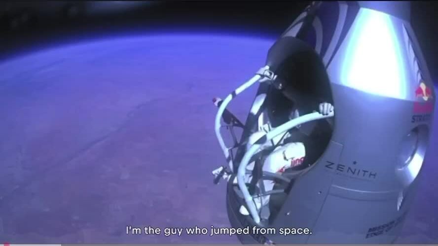 Baumgartner nhảy dù từ rìa vũ trụ