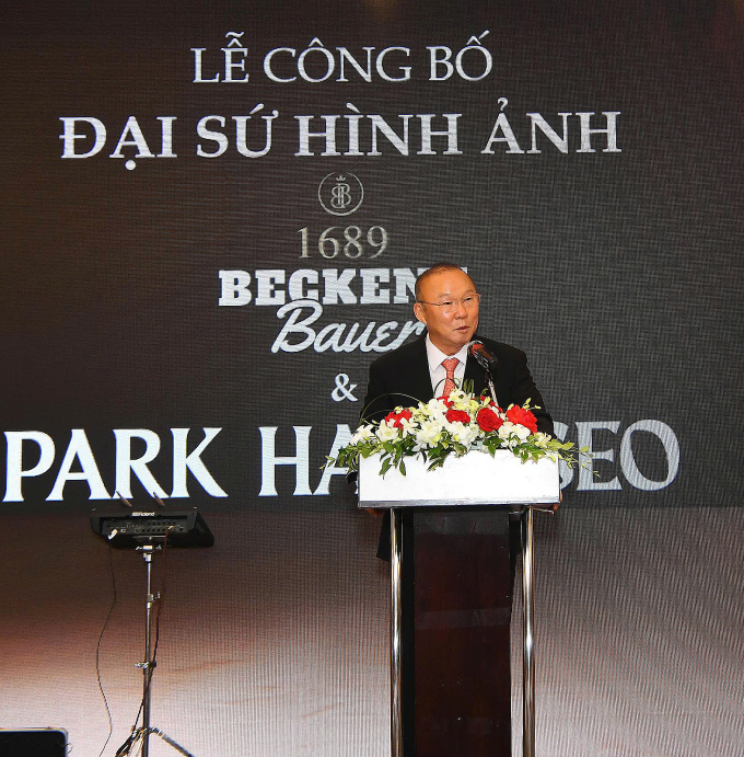 HLV Park Hang Seo - Đại sứ hình ảnh 1689 Beckent Bauer chia sẻ tại sự kiện.