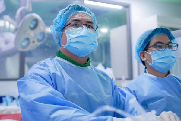 Đột quỵ ở tuổi 23: Hút thuốc và thức khuya gây hậu quả