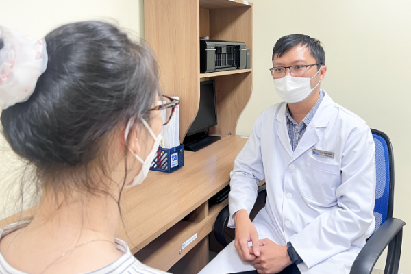 Thuốc xịt mũi corticoid: Nguy cơ suy tuyến thượng thận cần biết