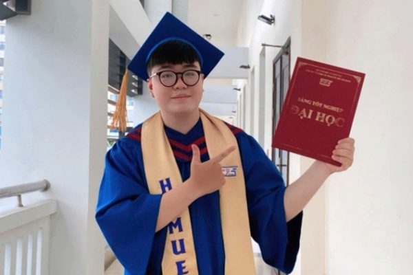 Thủ khoa Sư phạm “vấp ngã”: Bí mật sau điểm số gần tuyệt đối