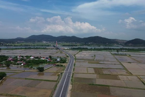 Cầu Dây Văng Đầu Tiên Vượt Sông Thương: Khám Phá Kiến Trúc Mới