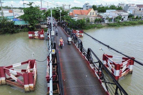 Cầu Sắt TP HCM 50 Năm: Hiện Trạng Trước Ngày Xây Mới