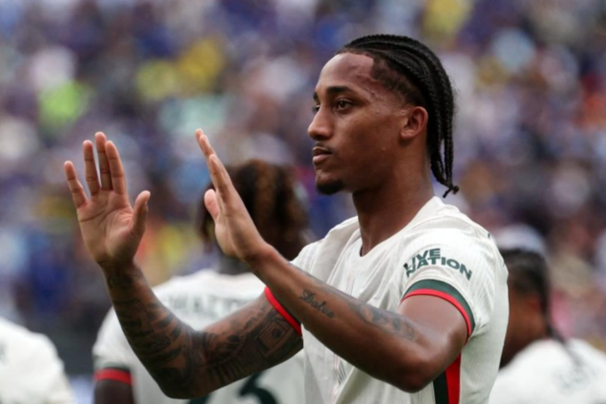 Joao Pedro mừng bàn trong trận Chelsea thắng Fluminense 2-0 ở bán kết FIFA Club World Cup trên sân MetLife, New Jersey, Mỹ ngày 8/7. Ảnh: Reuters