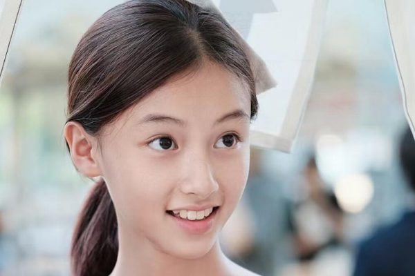 Cô gái gây sốt mạng vì ngoại hình giống Trương Bá Chi