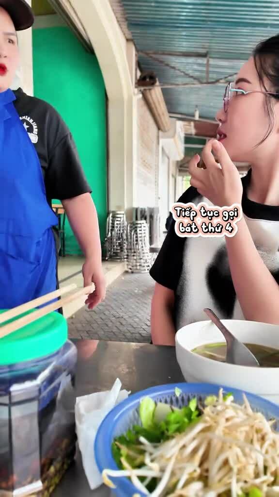Cô gái Quảng Ninh 49 kg có sức ăn gấp 5 người lớn