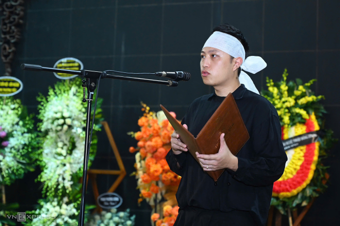 Nguyên Nhật - con trai cả họa sĩ. Ảnh: Giang Huy