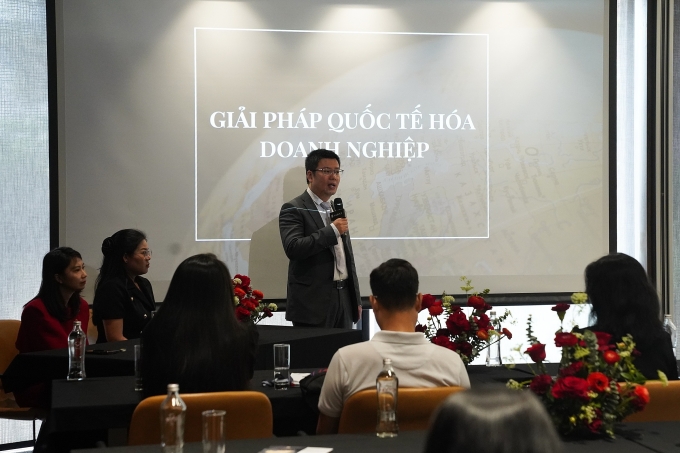 Ông Phan Nhật Minh, Chủ tịch SI Group chia sẻ về giải pháp quốc tế hóa doanh nghiệp. Ảnh: Techcombank