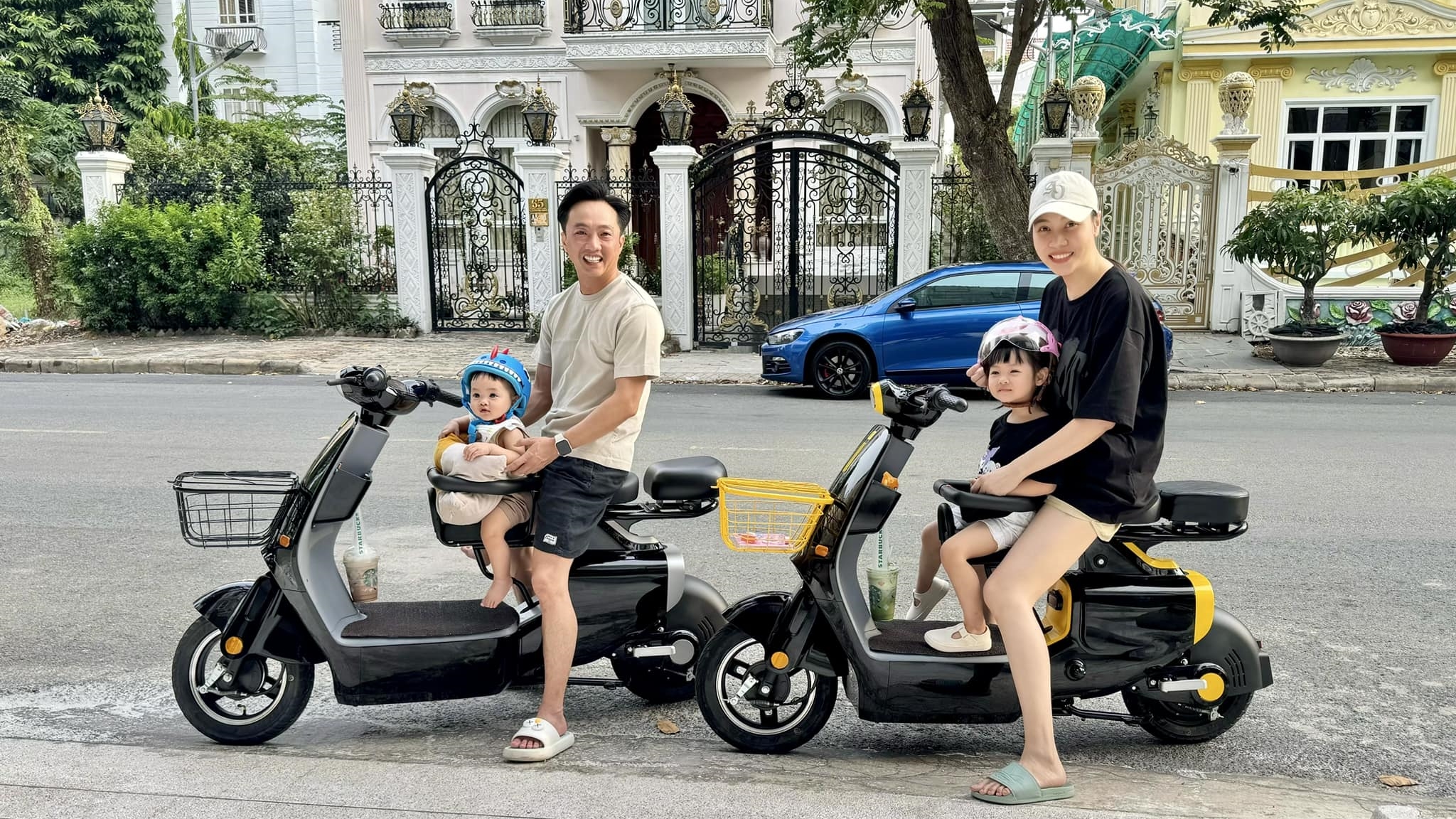 Cường Đôla đưa vợ con dạo phố