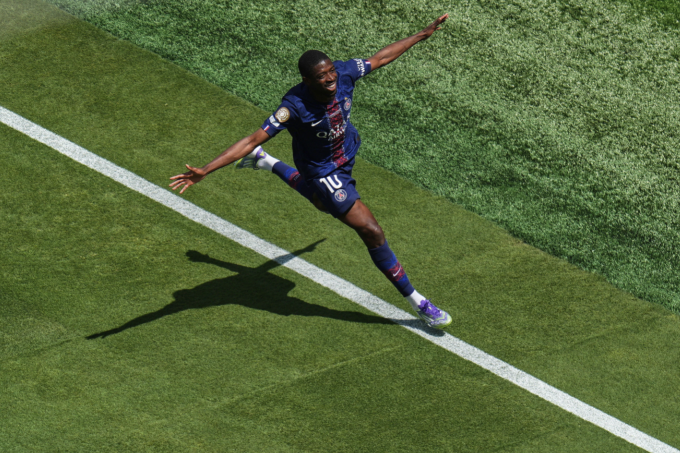 Ousmane Dembele mừng bàn nâng tỷ số lên 2-0 trong trận PSG thắng Real 4-0 ở bán kết FIFA Club World Cup trên sân MetLife, East Rutherford, New Jersey ngày 9/6/2025. Ảnh: AP
