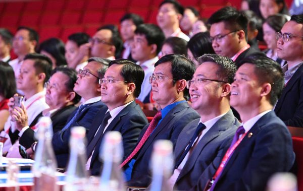 Ứng dụng công nghệ thích ứng biến đổi toàn cầu: Hiến kế từ trí thức trẻ