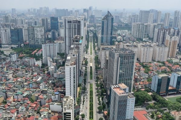 ‘Người dân muốn mua chung cư tầm trung, nhưng thị trường chỉ bán hạng sang’