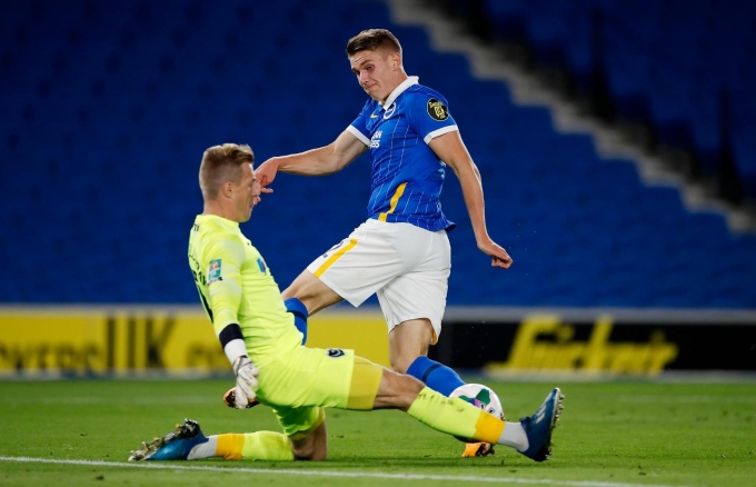 Gyokeres trong màu áo Brighton đá ở Cup Liên đoàn Anh. Ảnh: AP