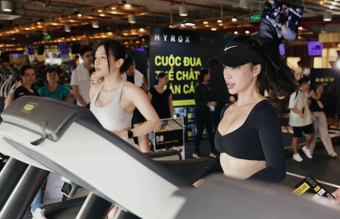 Chạy máy trong các phòng tập có điều hòa là một lựa chọn thay thế tốt vào những ngày trời oi nóng. Ảnh: Trâm Anh