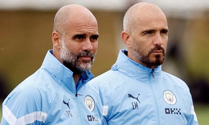Maresca (phải) thời còn làm trợ lý cho Guardiola ở Man City mùa 2022-2023. Ảnh: Reuters