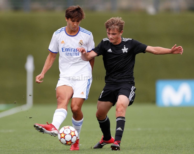 Gonzalo Garcia thời được thử nghiệm ở vị trí hậu vệ phải đội Juvenil A Real Madrid. Ảnh: Real Madrid