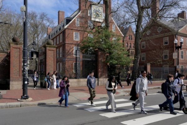Harvard đối mặt nguy cơ thâm hụt ngân sách lớn