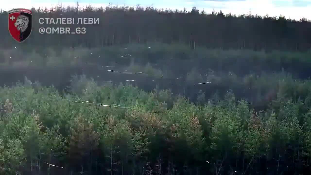 Drone cáp quang Ukraine tạo
