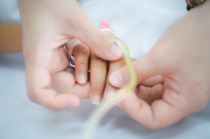 Bệnh nhi được chăm sóc tại Bệnh viện Chợ Rẫy hơn hai tháng qua. Ảnh: Bệnh viện cung cấp