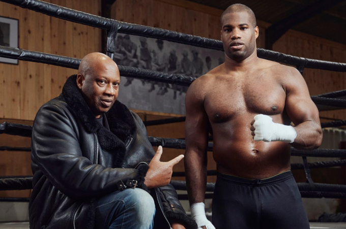 Daniel Dubois (phải) và bố Stanley. Ảnh: Times