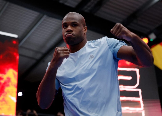 Daniel Dubois trong buổi tập mở tại BoxPark Wembley, London ngày 16/7/2025. Ảnh: Reuters