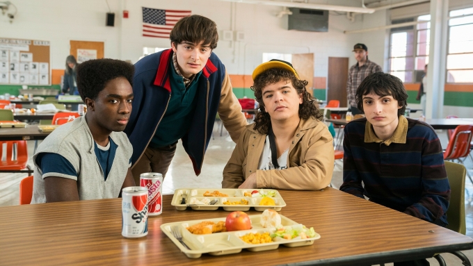 Nhóm bạn trong phim Stranger Things, từ trái qua: Lucas Sinclair (do Caleb McLaughlin thủ vai), Will Byers (Noah Schnapp), Dustin Henderson (Gaten Matarazzo) và Mike Wheeler (Finn Wolfhard). Ảnh: Netflix