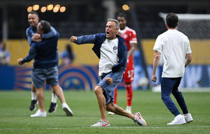 HLV Luis Enrique ăn mừng sau trận PSG thắng Bayern Munich 2-0 ở tứ kết FIFA Club World Cup trên sân Mercedes Benz, Atlanta, Mỹ ngày 5/7/2025. Ảnh: Elgrafico