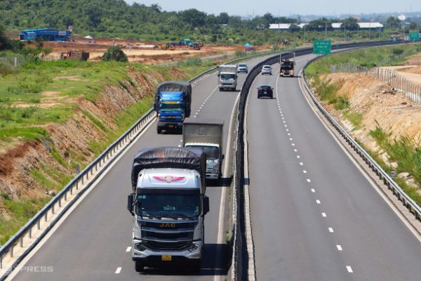 Cao tốc thiếu làn dừng khẩn cấp: Nguy cơ tai nạn rình rập