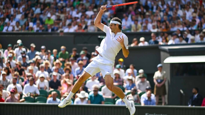 Fritz đánh thuận tay ở trận thắng Khachanov, tại tứ kết Wimbledon 2025. Ảnh: ATP