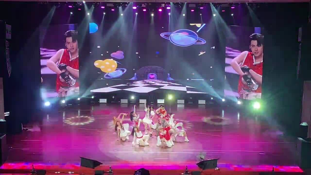 Gemini Hùng Huỳnh hát